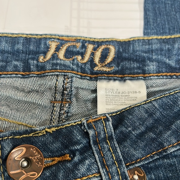 JCJQ Distressed cropped Blue Jeans - Picture 3 of 5